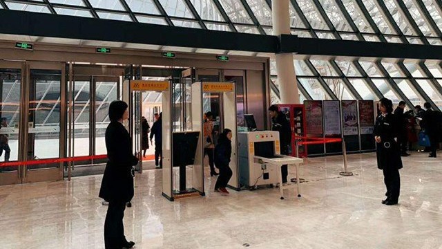 連云港保利大劇院引入劇院安檢門等安檢設備，確保場館平安有序